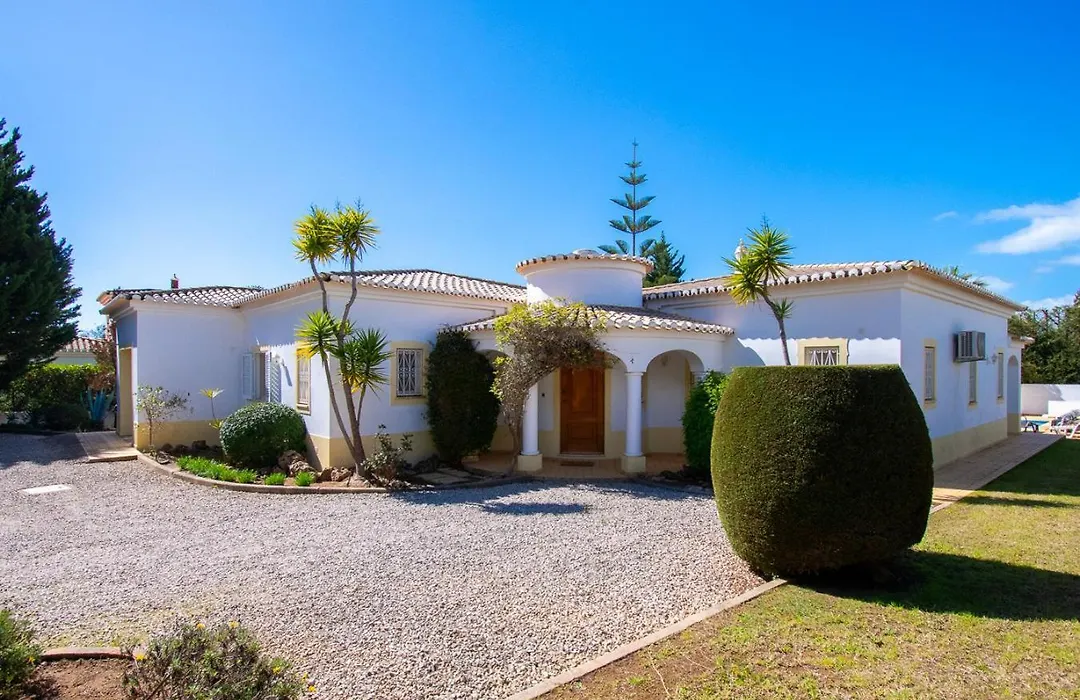 Villa La Pausa - Serene 3-Bedroom Retreat With Heated Pool-1