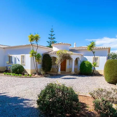 Villa La Pausa - Serene 3-Bedroom Retreat With Heated Pool-3